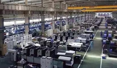 富士康員工當眾向廠花求愛,她轉過來那瞬間,網(wǎng)友:一看就沒戲